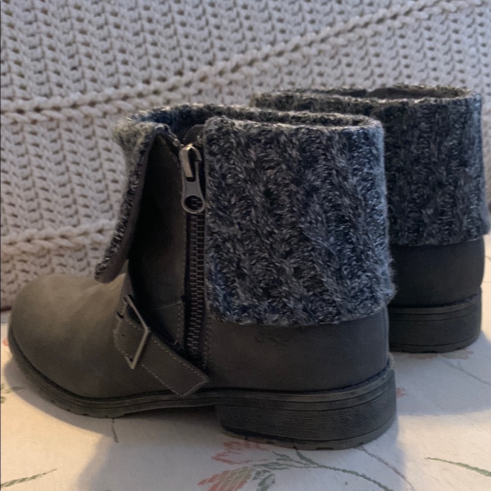 Gray Women's Ankle Boots - Picture 2 of 5